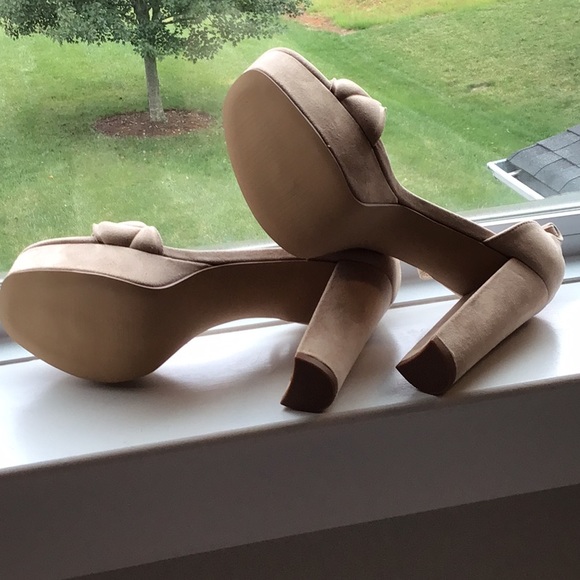 Platform heeled sandals - Picture 8 of 11